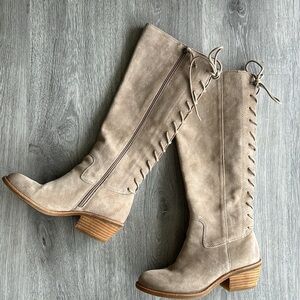 Softt brand sharnell heel boot in cashmere